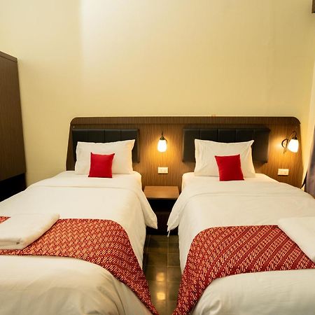 Yuwono Hotel & Villa Malioboro Yogyakarta Exterior photo