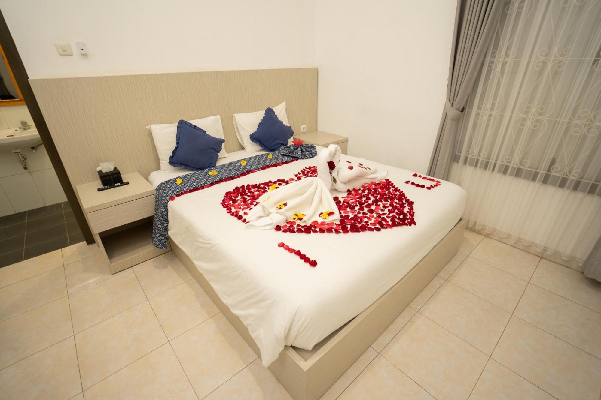 Yuwono Hotel & Villa Malioboro Yogyakarta Exterior photo