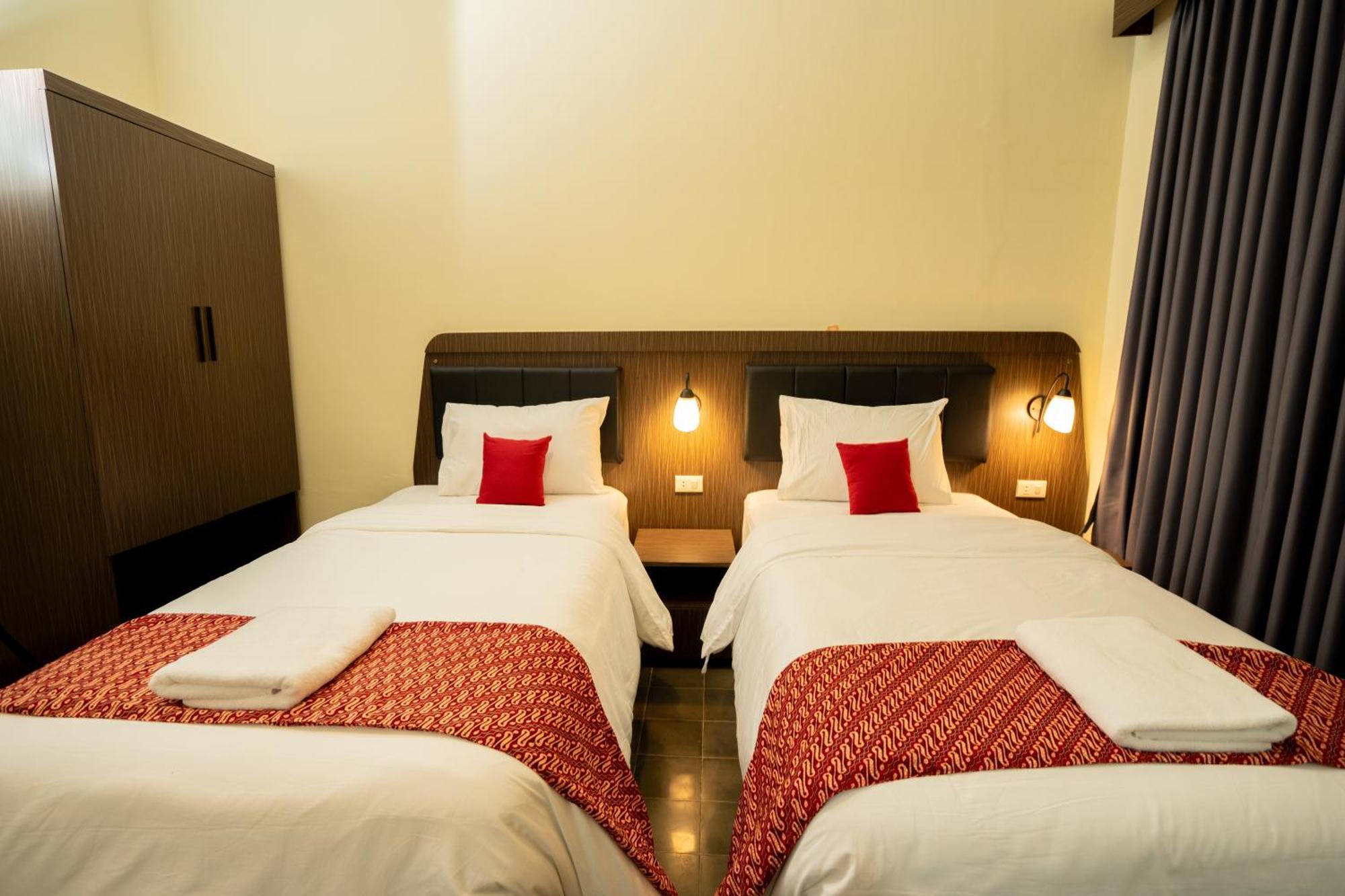 Yuwono Hotel & Villa Malioboro Yogyakarta Exterior photo