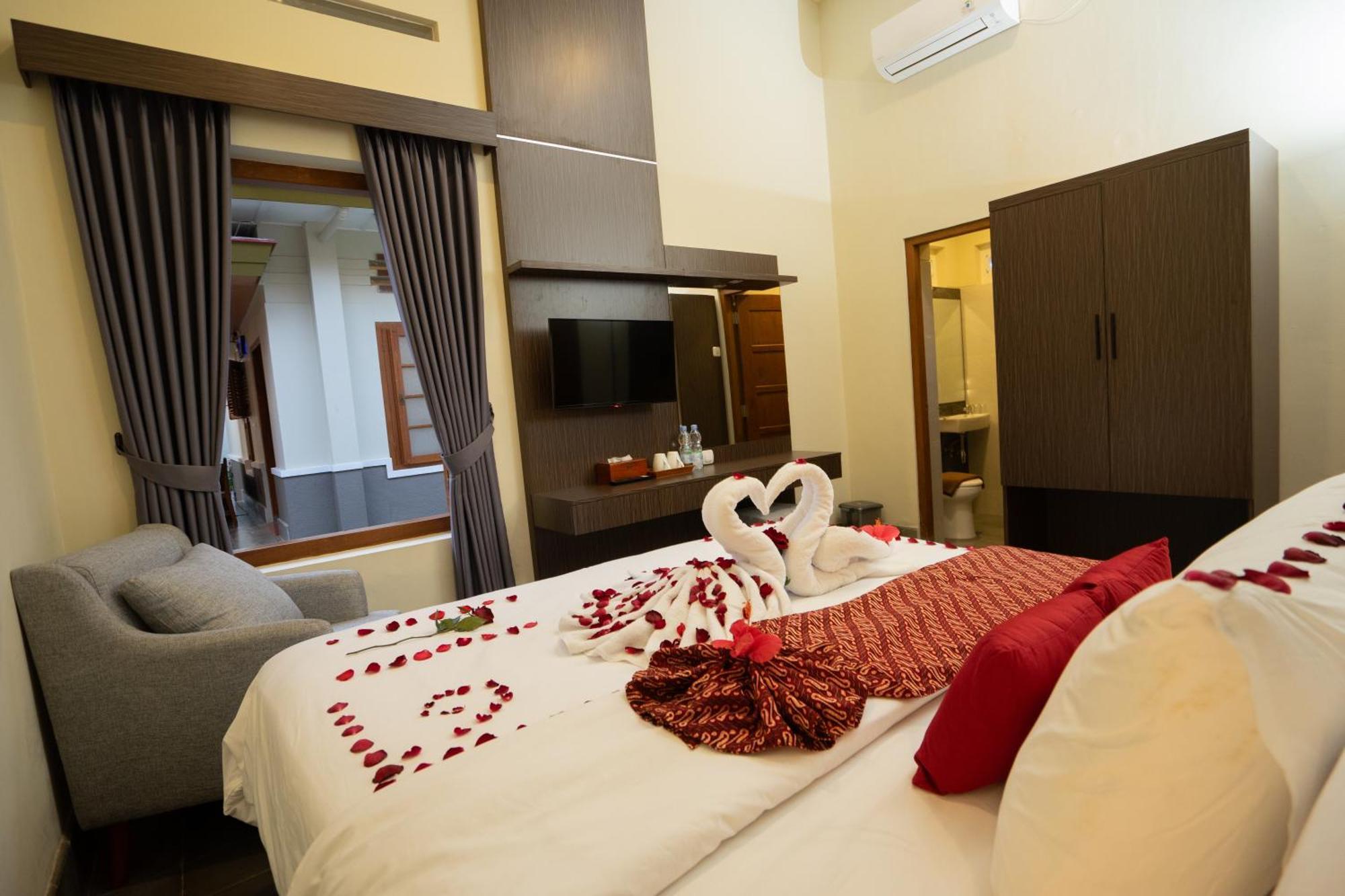 Yuwono Hotel & Villa Malioboro Yogyakarta Exterior photo