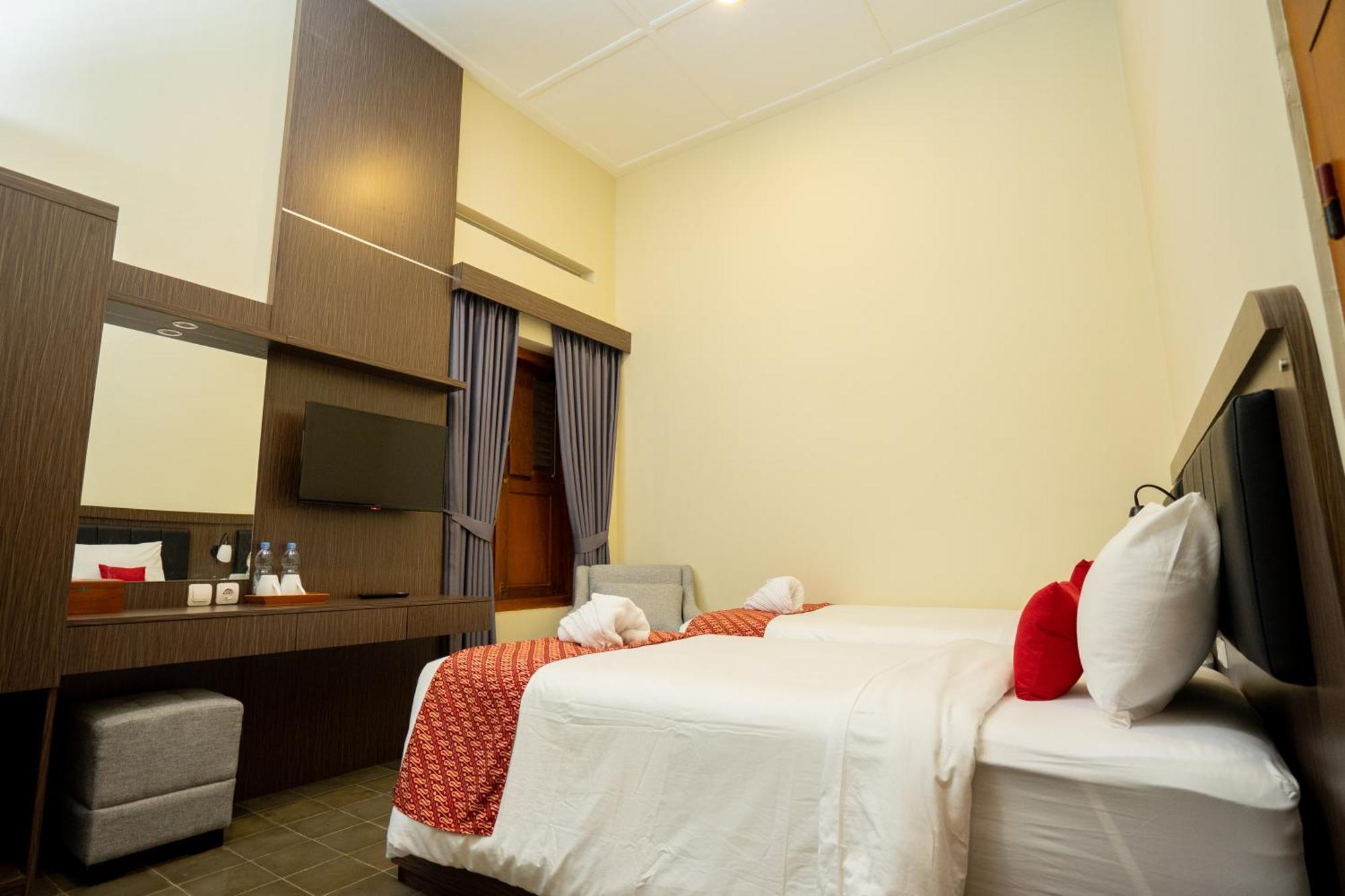 Yuwono Hotel & Villa Malioboro Yogyakarta Exterior photo