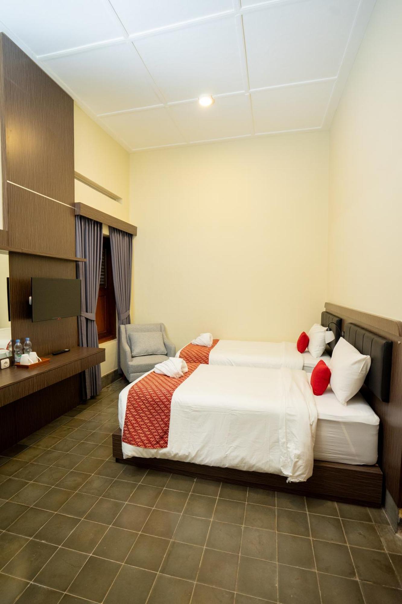 Yuwono Hotel & Villa Malioboro Yogyakarta Exterior photo