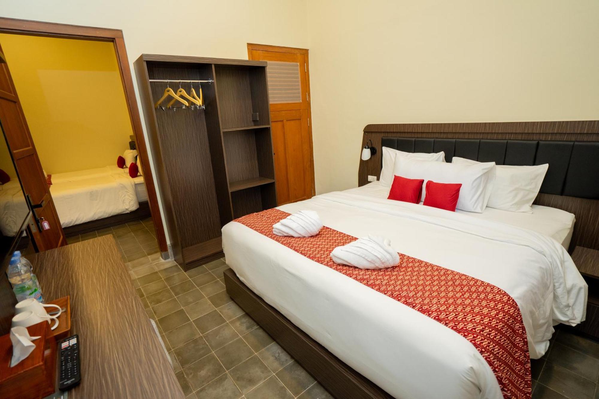 Yuwono Hotel & Villa Malioboro Yogyakarta Exterior photo