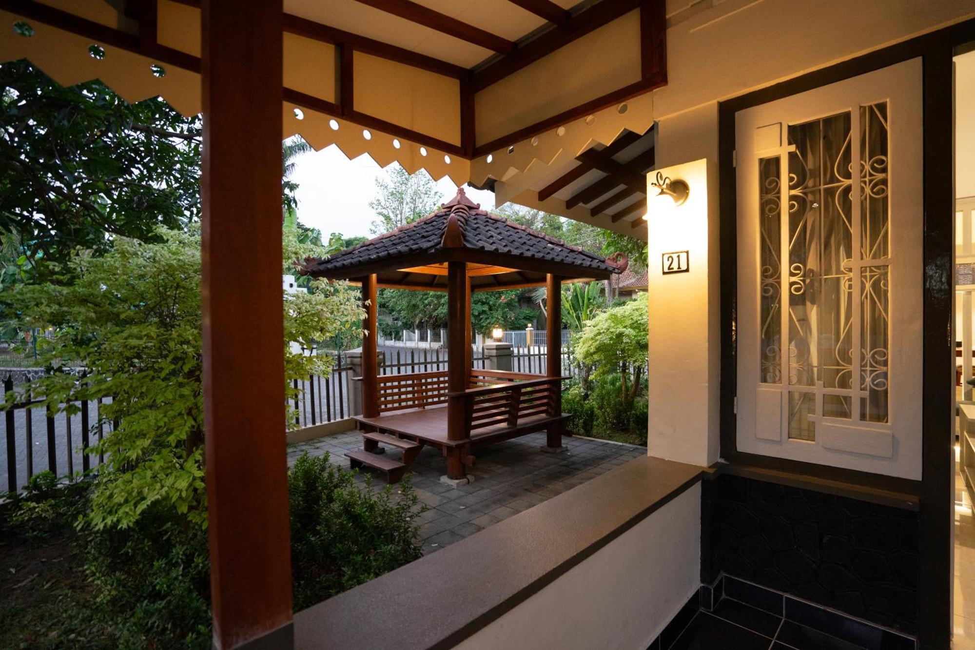 Yuwono Hotel & Villa Malioboro Yogyakarta Exterior photo